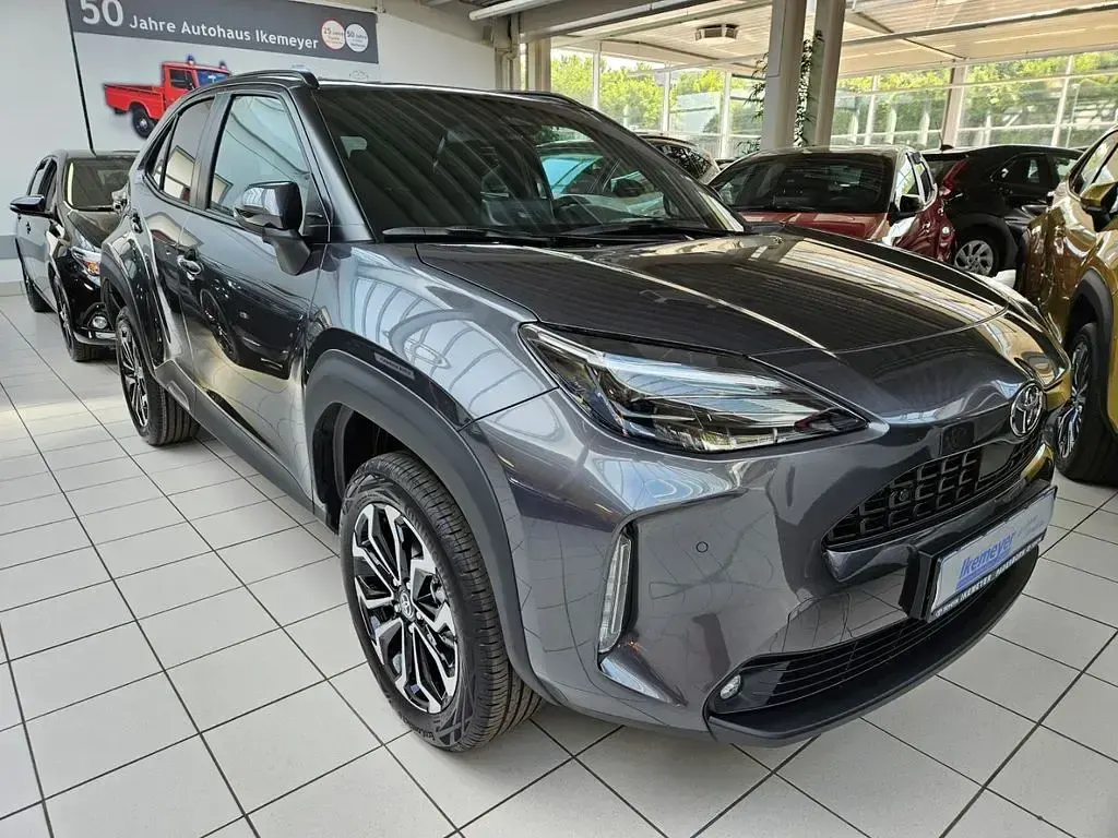 Neu Toyota Yaris Cross 131 PS (96 kW) 2026 Grau SUV