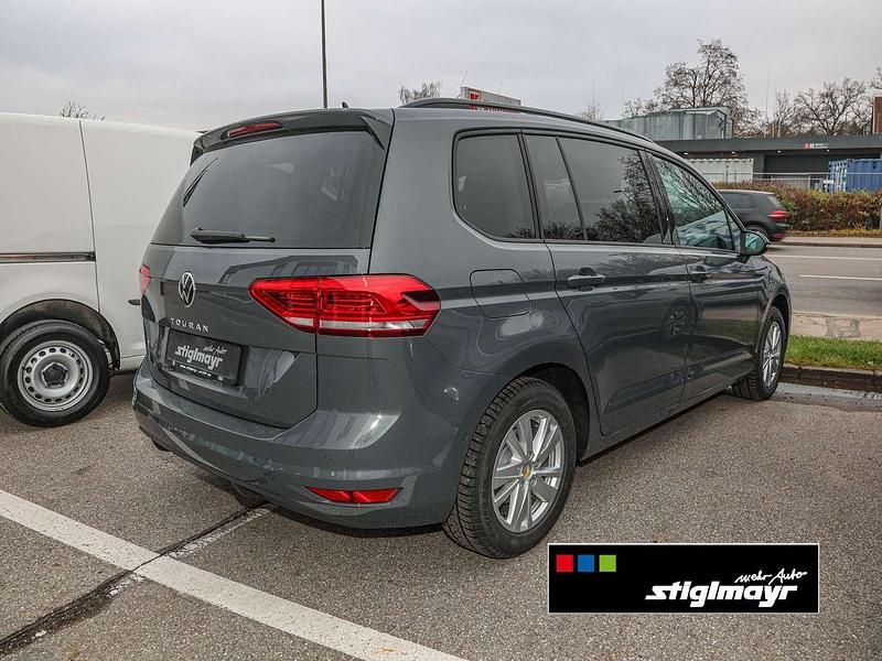 Gebraucht VW Touran Highline 150 PS (110 kW) 2025 Delfingrau metallic Van / Kleinbus