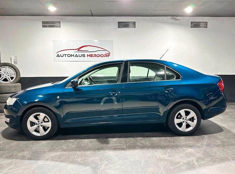 Gebraucht Skoda Rapid Ambition 101 PS (74 kW) 2013 Blau Kleinwagen