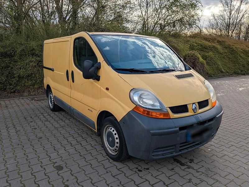 Second-hand Renault Trafic 81 CP (59 kW) 2004 Galben Monovolum