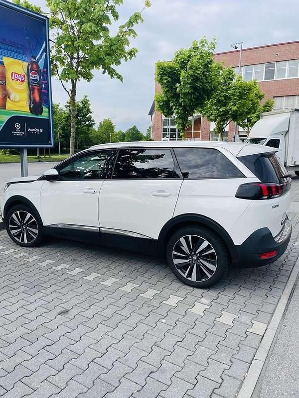 Weiß Gebraucht 2019 Peugeot 5008 Van / Kleinbus | 15.100 € (Fairer Preis) - Bild 1/4