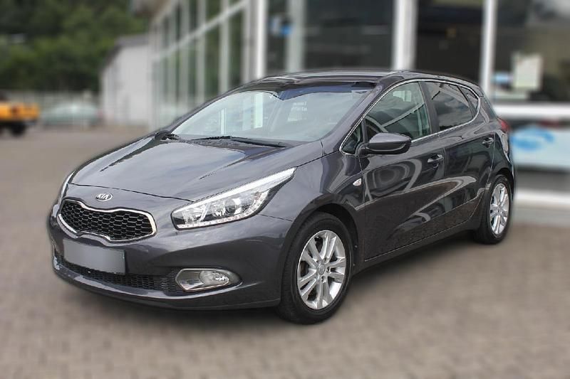 Grau Gebraucht 2015 Kia Ceed DREAM-TEAM Edition | 10.660 € (Guter Preis) - Bild 1/4