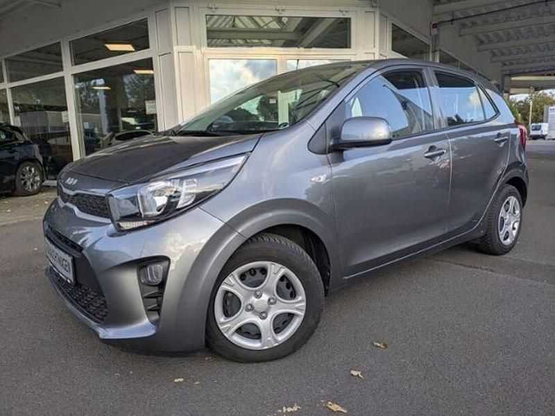 Grau, meteorite grey Gebraucht 2023 Kia Picanto Edition 7 Kleinwagen | 13.975 € (Etwas zu teuer) - Bild 1/4