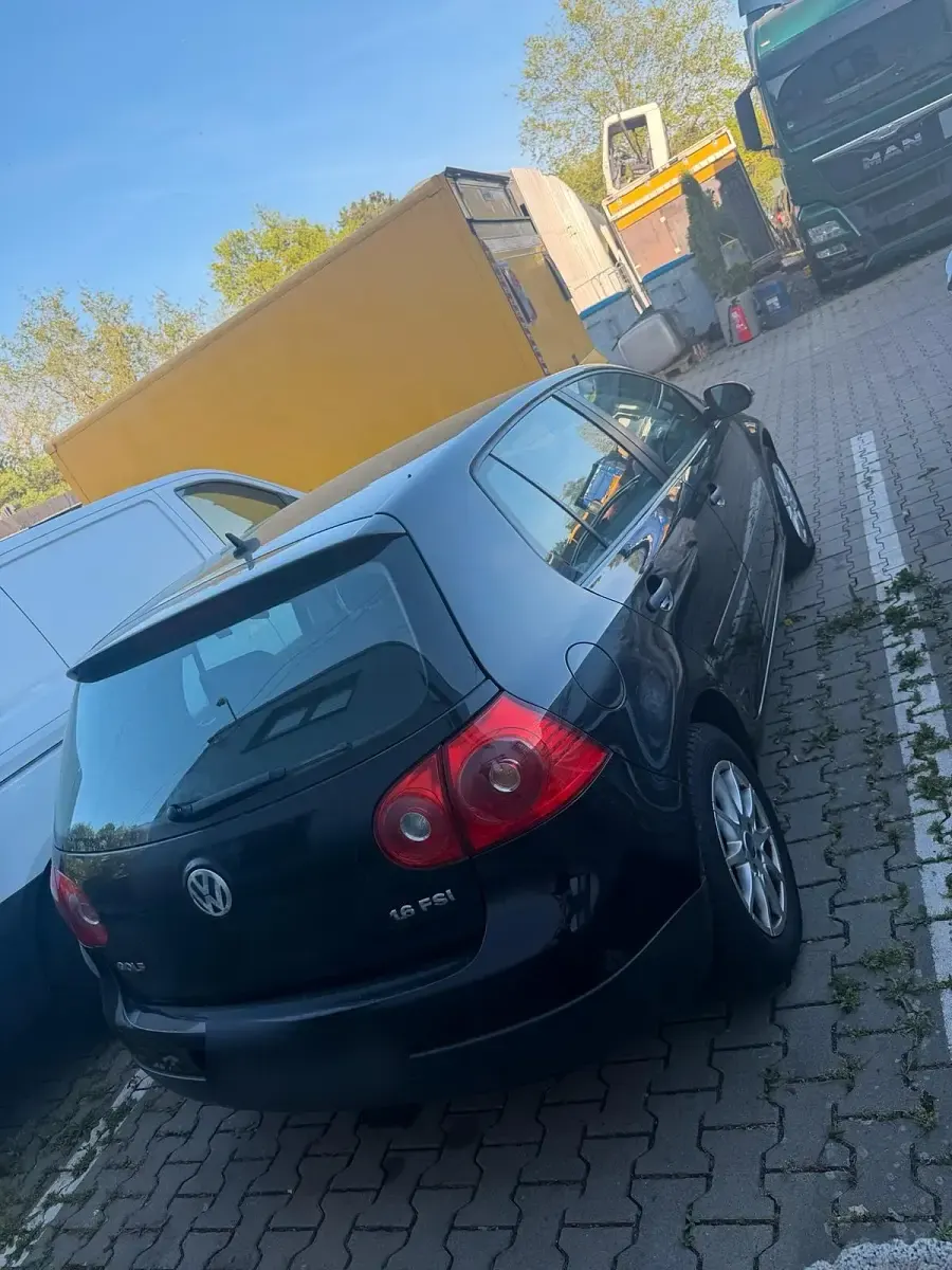Gebraucht VW Golf V 115 PS (84 kW) 2005 Schwarz Kleinwagen