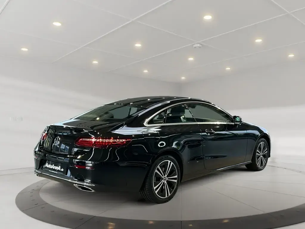 Gebraucht Mercedes E400 Avantgarde 330 PS (242 kW) 2022 Obsidianschwarz metallic Coupé