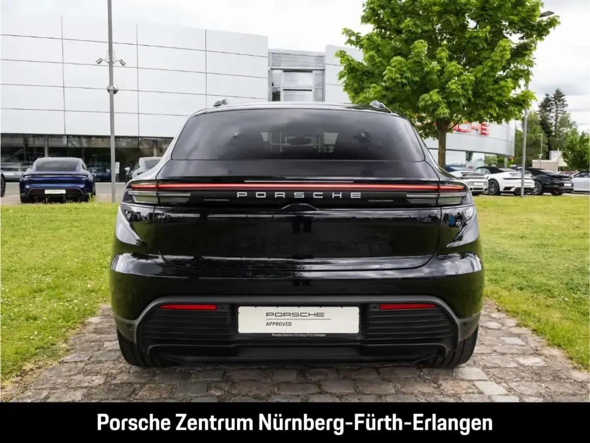 Używany Porsche Macan 300 kW (408 KM) 2025 Czarny SUV