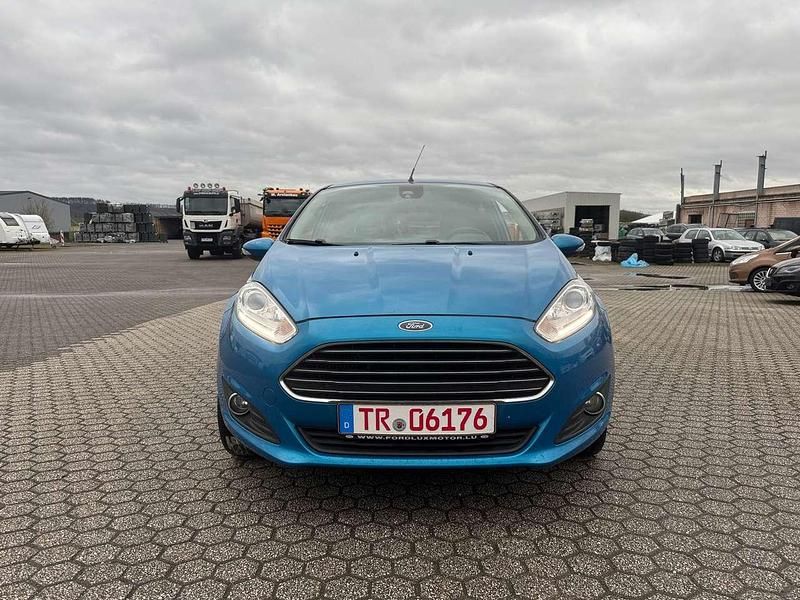 Gebraucht Ford Fiesta Titanium 125 PS (91 kW) 2014 Arubablau metallic Kleinwagen