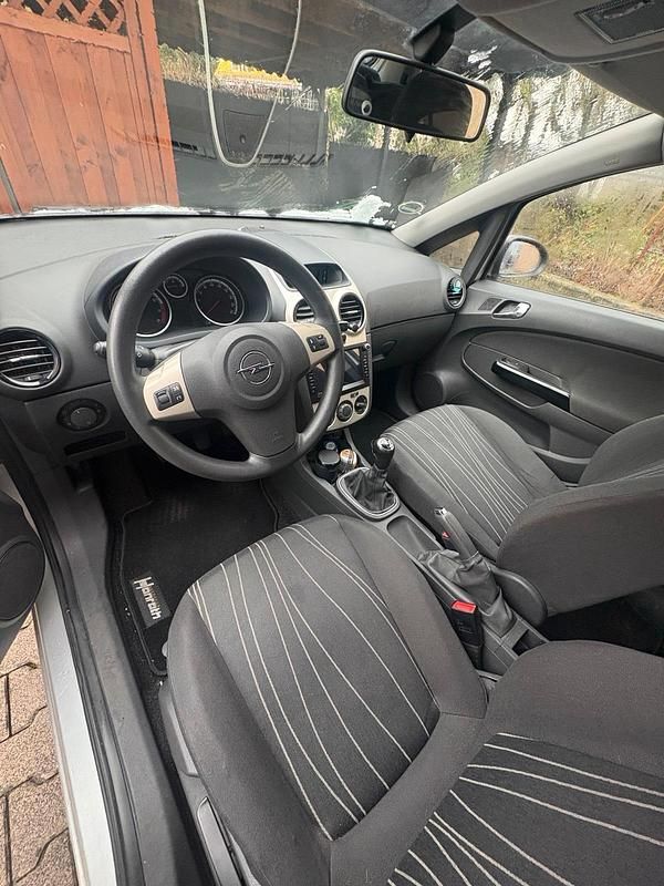Gebraucht Opel Corsa 90 PS (66 kW) 2008 Silber Kleinwagen