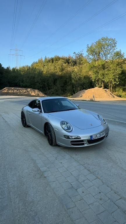 Silber Gebraucht 2004 Porsche 911 Carrera Coupé | 44.000 € - Bild 1/4