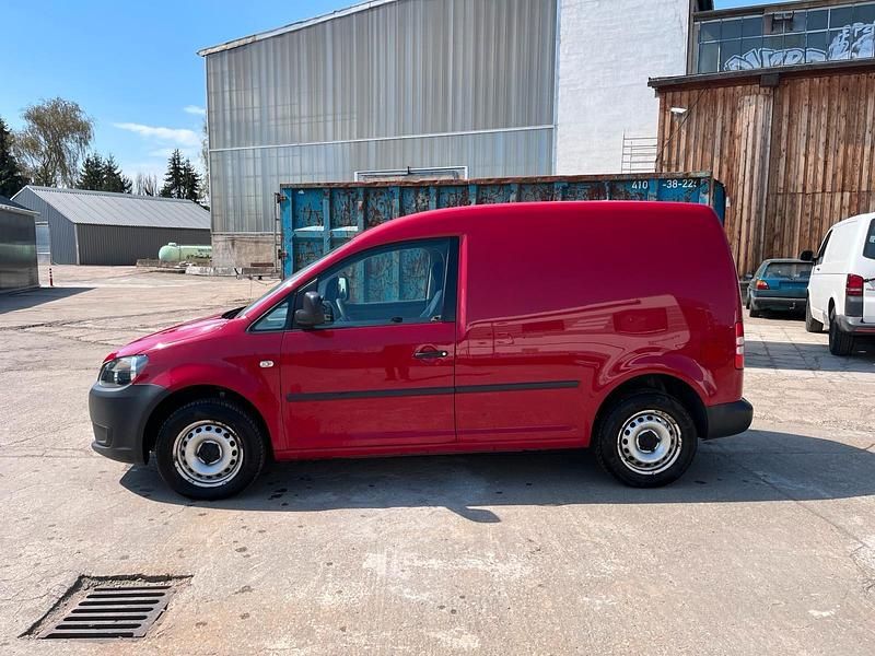 Second-hand VW Caddy 102 CP (75 kW) 2012 Roșu Monovolum