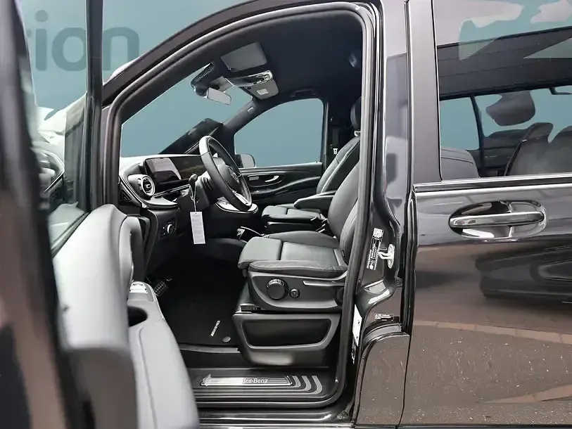 Gebraucht Mercedes V300 237 PS (174 kW) 2025 Grau Van / Kleinbus