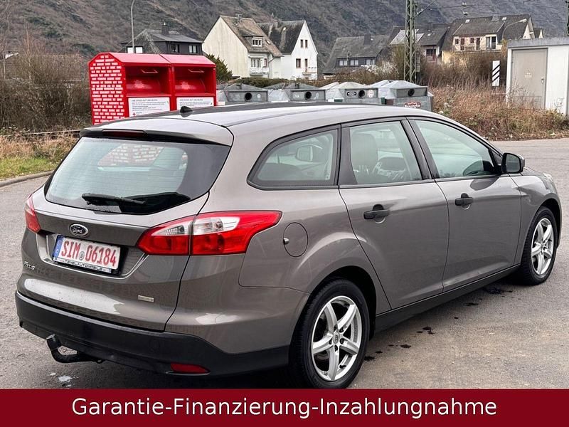 Gebraucht Ford Focus Ambiente 101 PS (74 kW) 2014 Braun Kombi