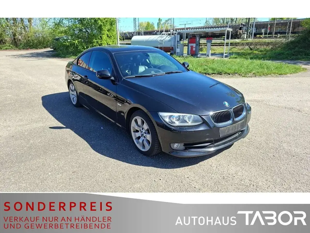 Gebraucht BMW 320 184 PS (135 kW) 2012 Saphirschwarz Coupé