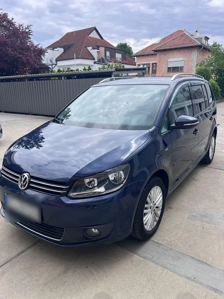 Gebraucht VW Touran Cup 140 PS (102 kW) 2014 Blau Van / Kleinbus