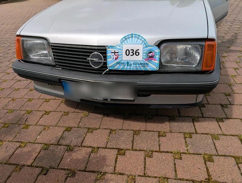 Silber Gebraucht 1984 Opel Ascona Sport Limousine | 4.400 € - Bild 1/4