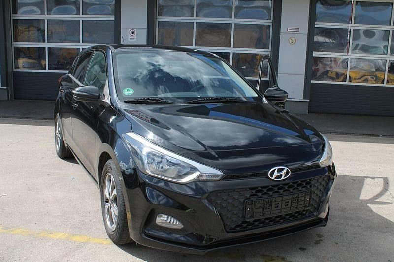 Schwarz Gebraucht 2019 Hyundai i20 Limousine | 8.600 € (Guter Preis) - Bild 1/4