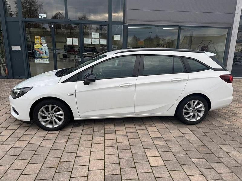 Weiß Gebraucht 2021 Opel Astra Kombi | 16.480 € (Guter Preis) - Bild 1/4