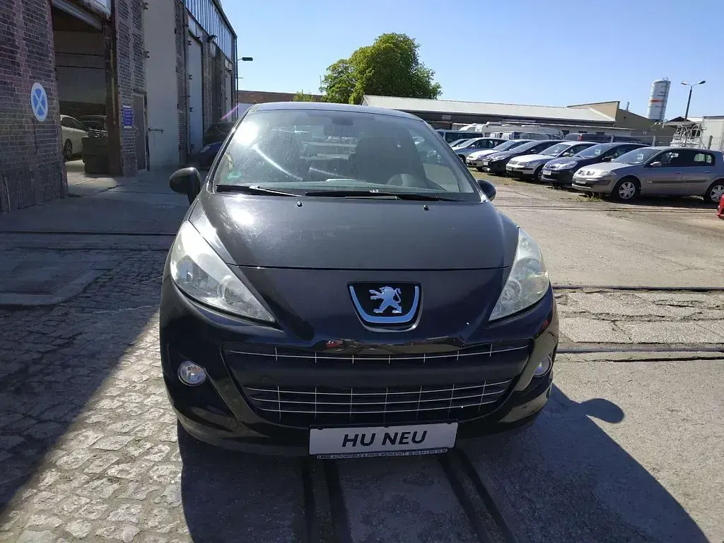 Gebraucht Peugeot 207 73 PS (53 kW) 2011 Schwarz Kleinwagen