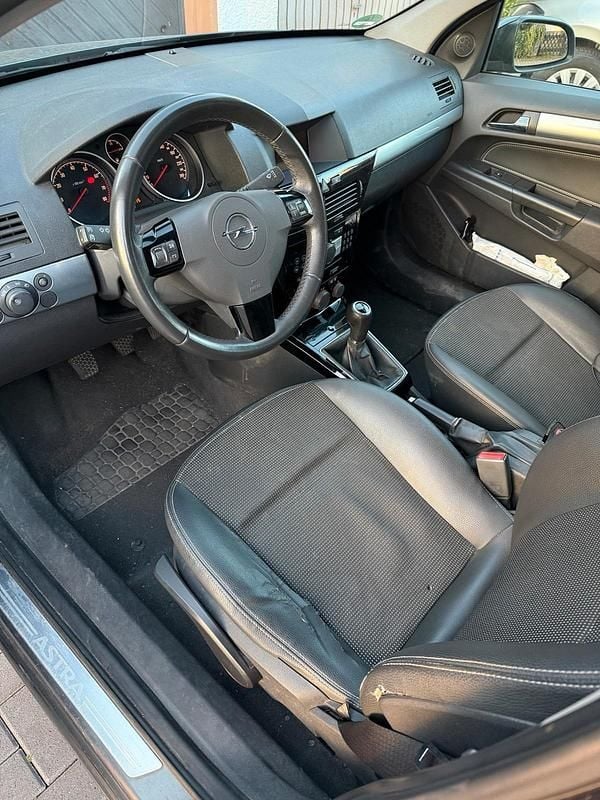 Gebraucht Opel Astra 116 PS (85 kW) 2009 Grau Kleinwagen
