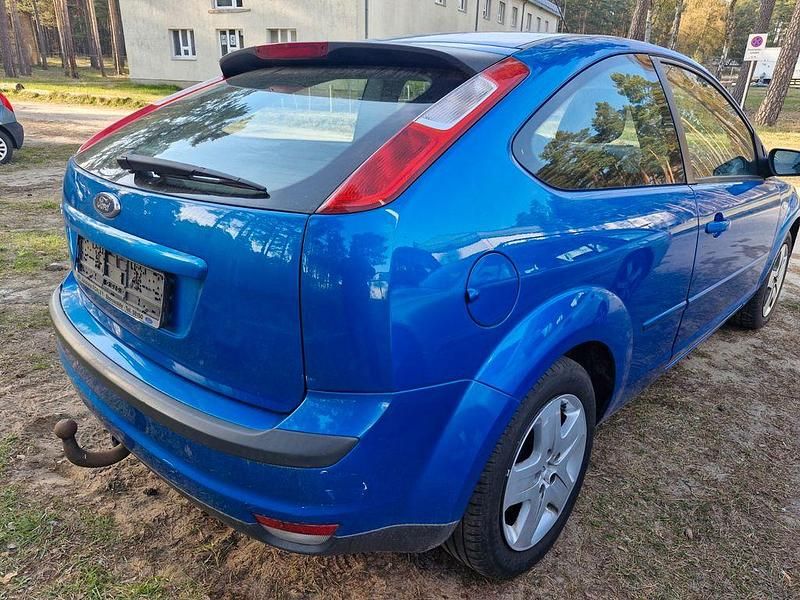 Gebraucht Ford Focus Titanium 101 PS (74 kW) 2007 Blau Limousine