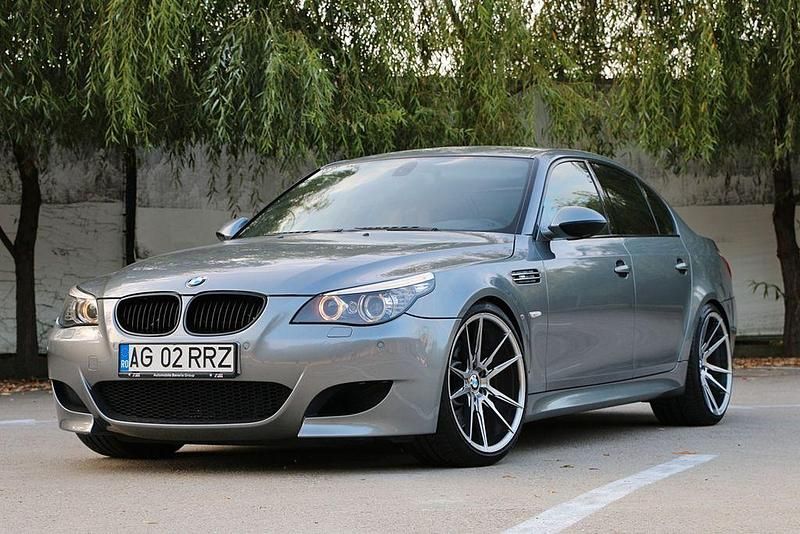 Grau Gebraucht 2009 BMW M5 Performance Limousine | 41.900 € (Teuer) - Bild 1/4
