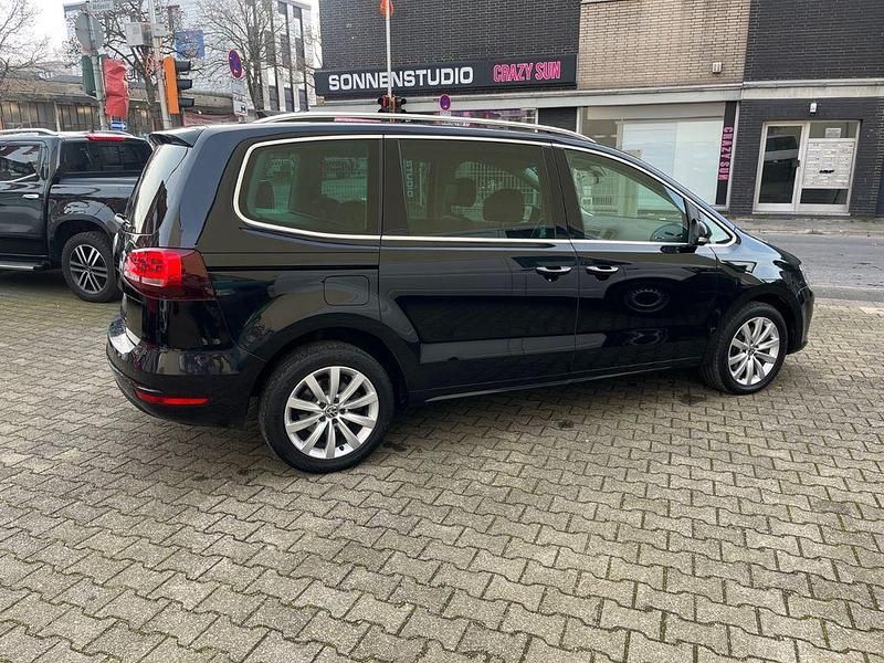 Gebraucht VW Sharan Highline 150 PS (110 kW) 2020 Schwarz Van / Kleinbus