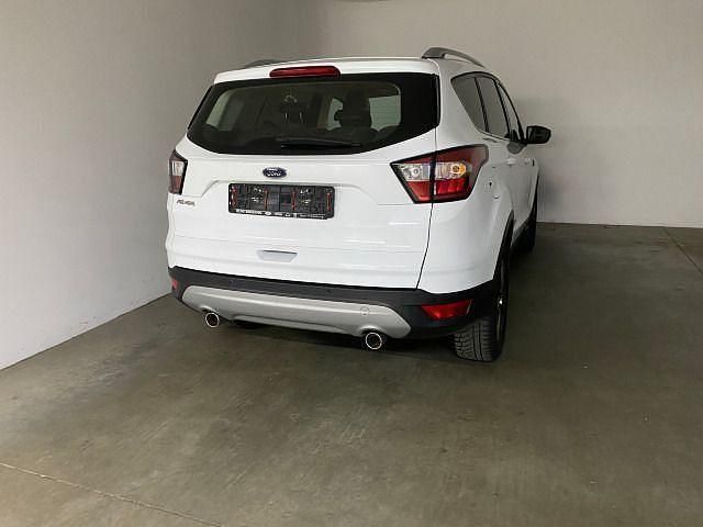 Gebraucht Ford Kuga Titanium 150 PS (110 kW) 2019 Weiß SUV