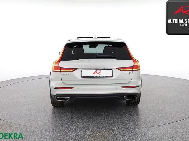 Gebraucht Volvo V60 CC Pro 190 PS (139 kW) 2020 Birch light Kombi