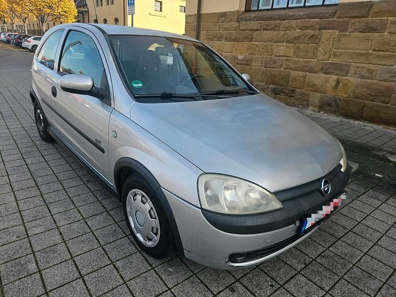 Grau Gebraucht 2001 Opel Corsa Limousine | 1.299 € - Bild 1/4