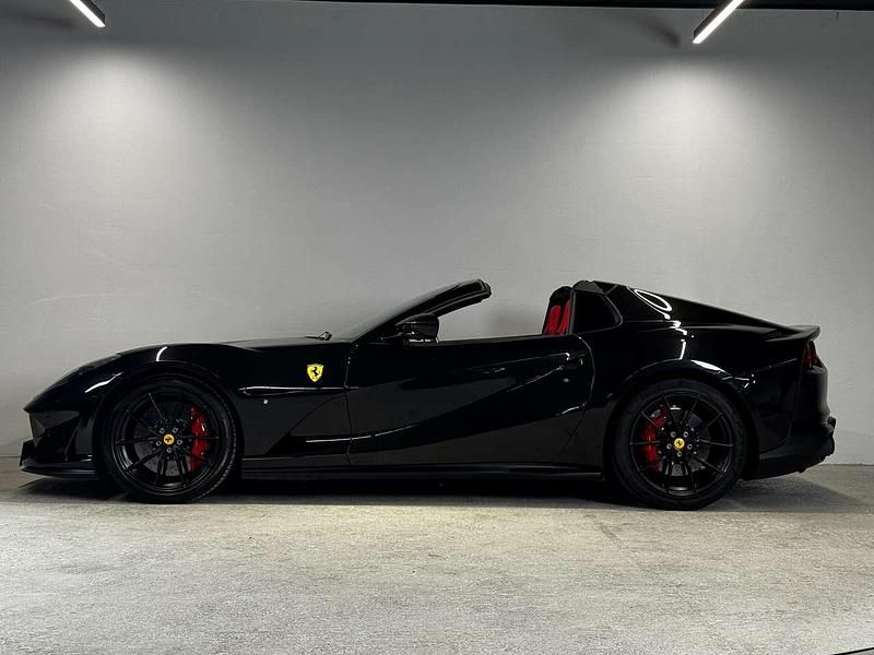 Second-hand Ferrari 812 799 CP (587 kW) 2021 Negru Cabrio