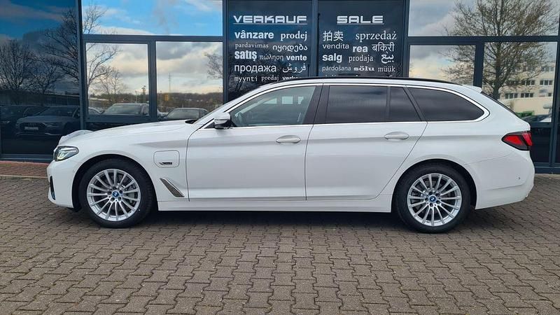 Gebraucht BMW 530e 292 PS (214 kW) 2021 Weiß Kombi