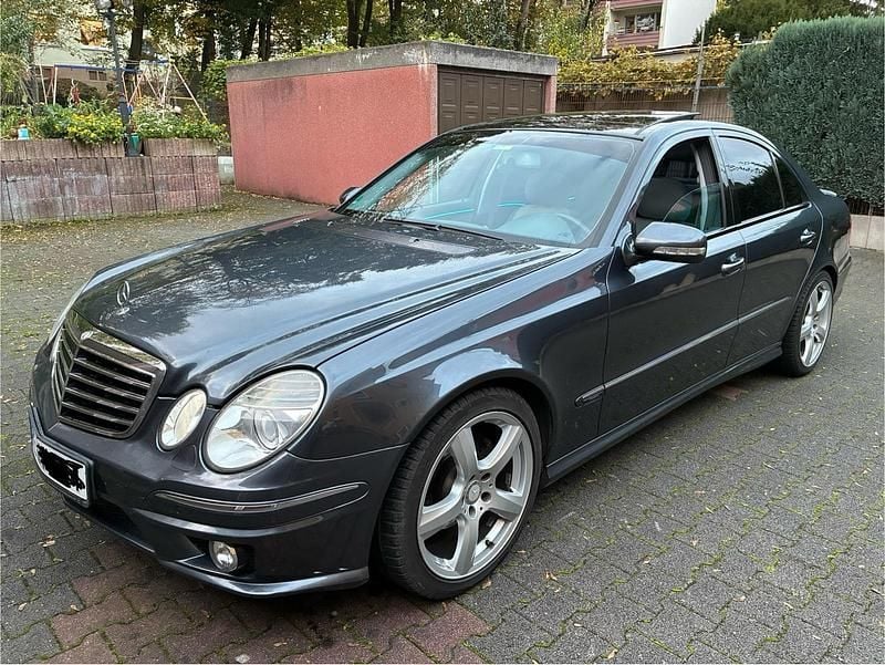 Grau Gebraucht 2008 Mercedes E63 AMG Avantgarde Limousine | 7.200 € - Bild 1/4