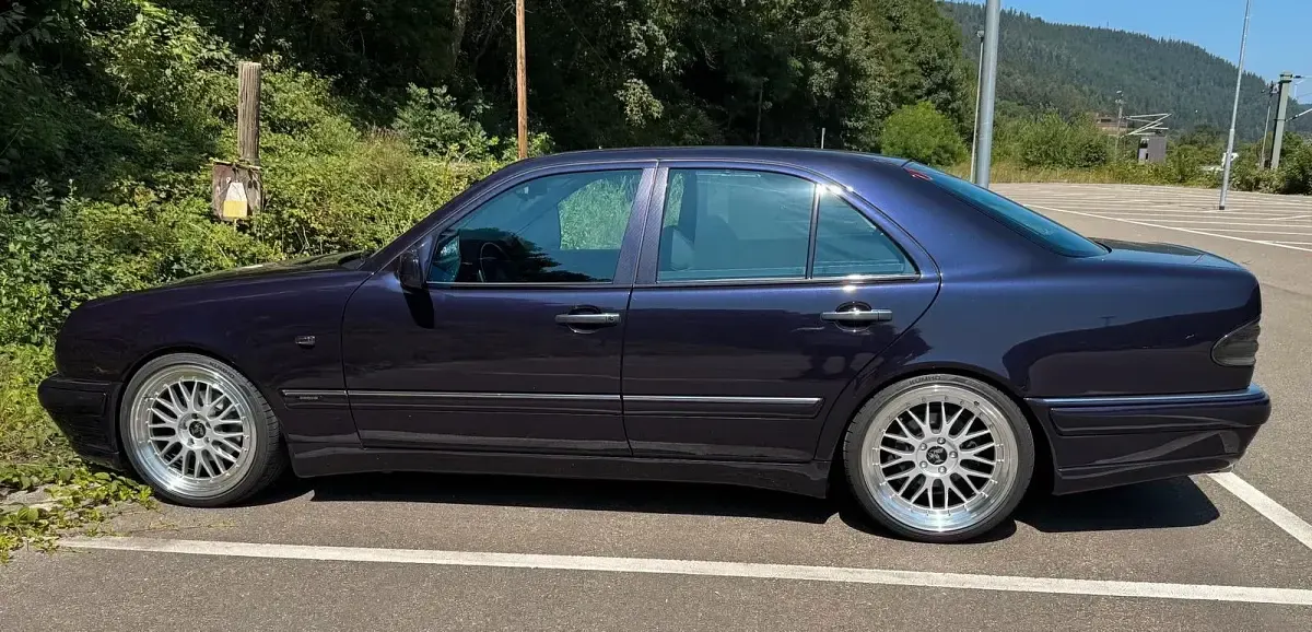 Gebraucht Mercedes E230 Avantgarde 150 PS (110 kW) 1996 Violet Limousine