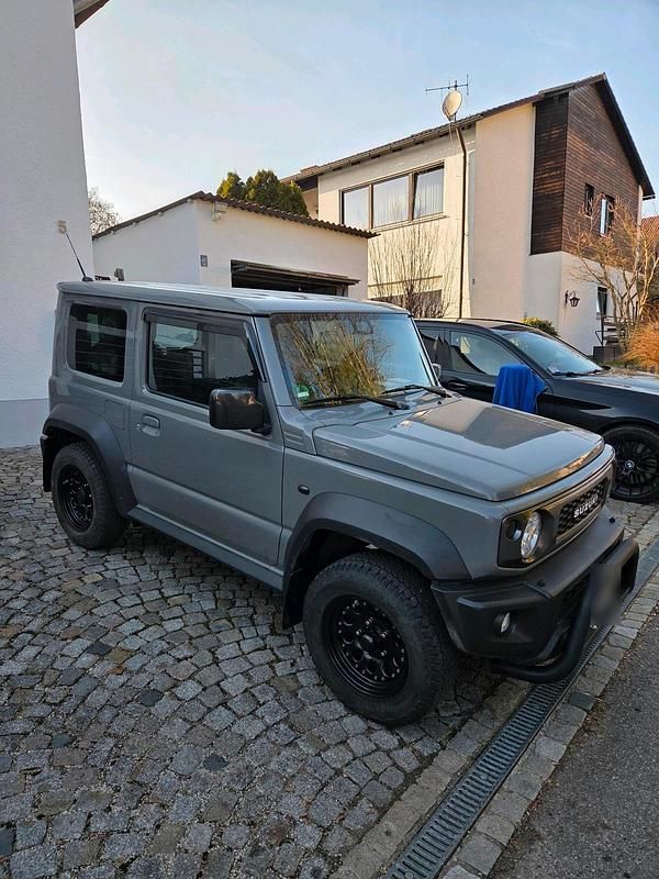 Gebraucht Suzuki Jimny Comfort+ 102 PS (75 kW) 2019 Grau SUV