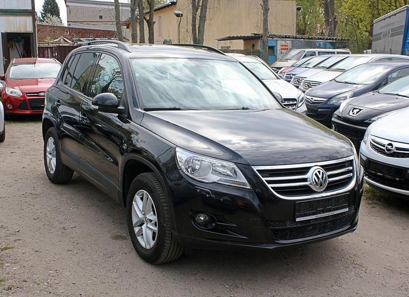 Second-hand VW Tiguan Freestyle 122 CP (89 kW) 2011 Negru SUV