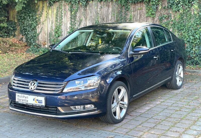 Gebraucht VW Passat Comfortline 150 PS (110 kW) 2012 Blau Limousine