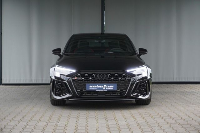 Gebraucht Audi RS3 Ambiente 400 PS (294 kW) 2023 Schwarz Limousine
