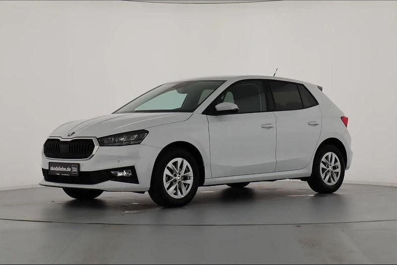 Candy weiss Gebraucht 2023 Skoda Fabia Style Kleinwagen | 20.489 € (Fairer Preis) - Bild 1/4