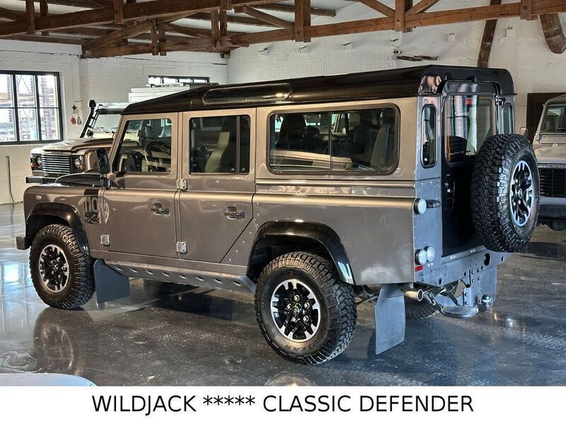 Gebraucht Land Rover Defender Adventure 122 PS (89 kW) 2016 Grey metallic SUV