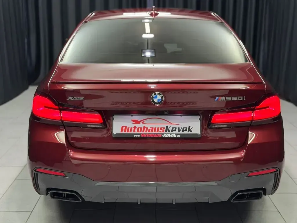 Gebraucht BMW M550 Shadowline 530 PS (389 kW) 2020 Rot Limousine