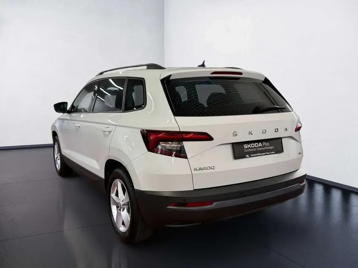 Gebraucht Skoda Karoq Ambition 150 PS (110 kW) 2022 Moonweiß perleffekt SUV