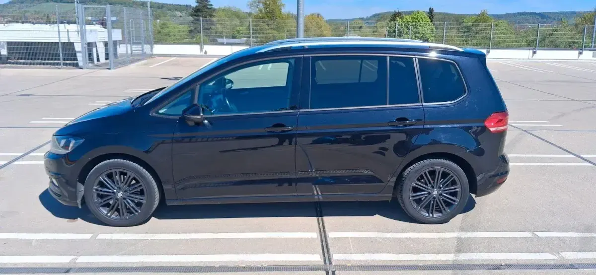 Gebraucht VW Touran Sound 150 PS (110 kW) 2017 Schwarz Van / Kleinbus