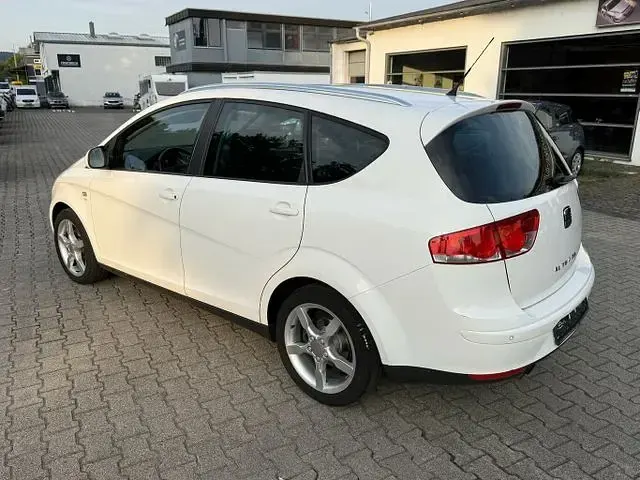Gebraucht Seat Altea XL 125 PS (91 kW) 2010 Silber Van / Kleinbus