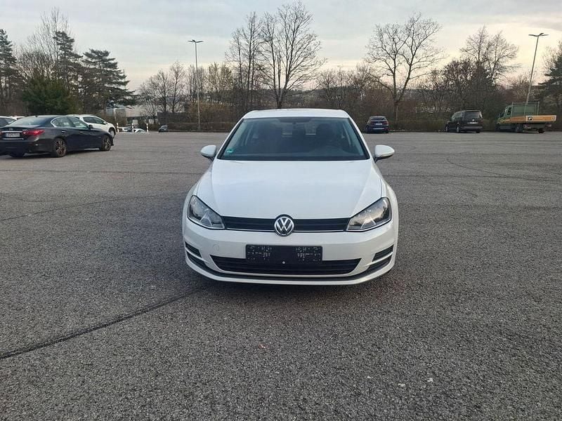 Gebraucht VW Golf VII Trendline 86 PS (63 kW) 2015 Weiß Kleinwagen
