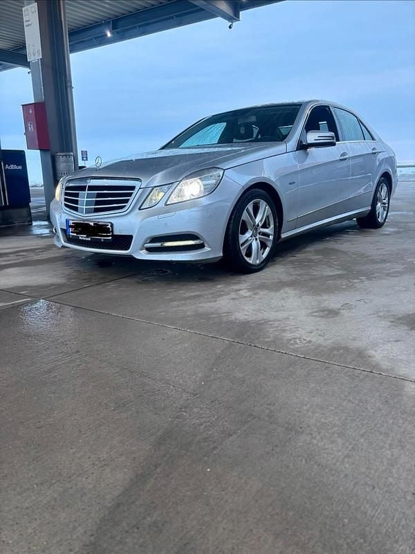 Silber Gebraucht 2011 Mercedes E350 Limousine | 5.800 € (Superpreis) - Bild 1/4