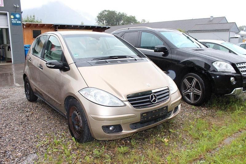 Braun Gebraucht 2004 Mercedes A180 Limousine | 1.750 € (Fairer Preis) - Bild 1/4