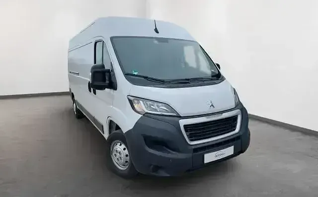 Gebraucht Peugeot Boxer Premium 165 PS (121 kW) 2022 Lackierung weiss icy/deckende lackierung Van
