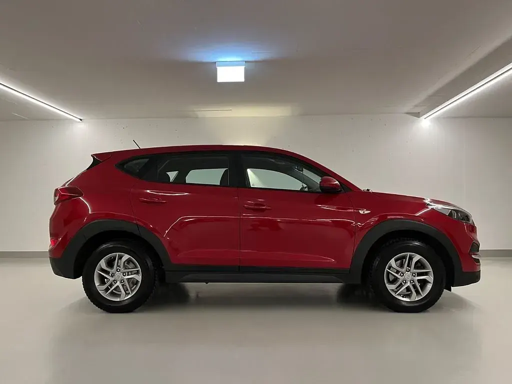 Gebraucht Hyundai Tucson 116 PS (85 kW) 2017 Rot SUV