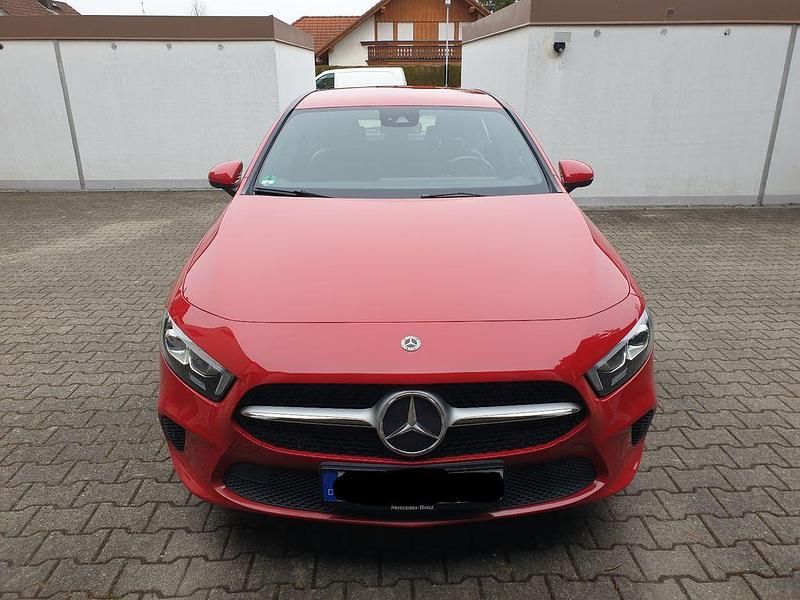 Gebraucht Mercedes A180 Progressive 136 PS (100 kW) 2018 Rot Limousine