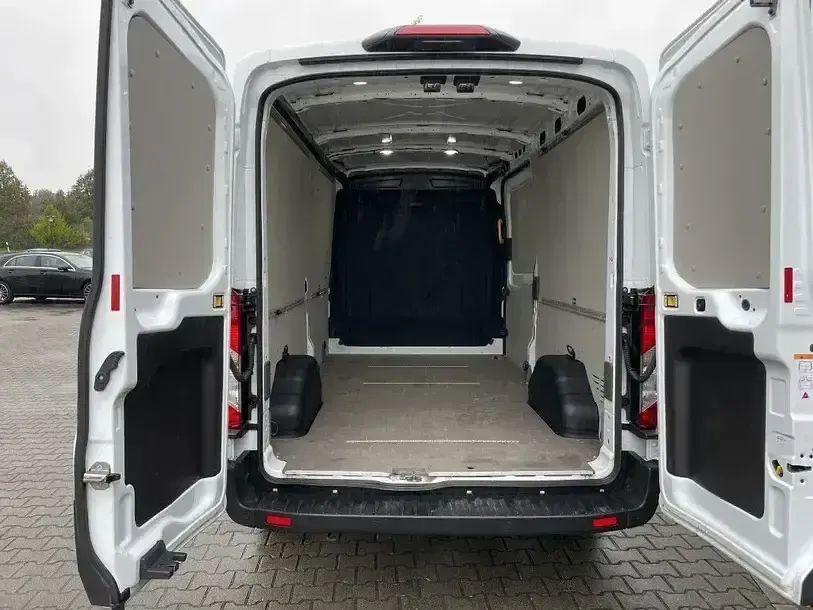 Używany Ford Transit Trend 2023 Biały Sedan/Limuzyna
